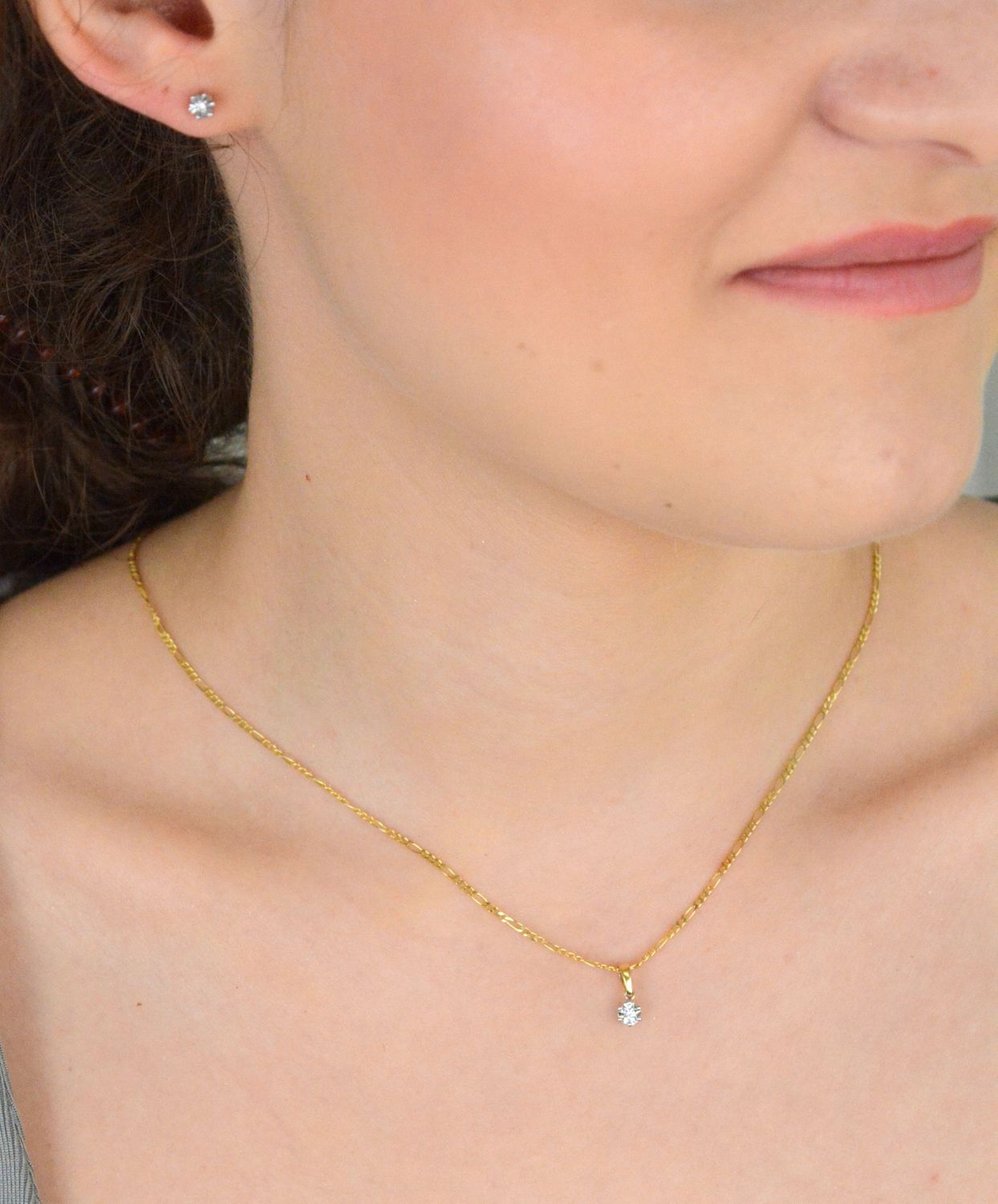 Złota zawieszka 585 z Diamentem w oprawie z białego złota 0,04ct 0660027076 HSI Złota zawieszka wykonana z 14- karatowego złota z  diamentem o masie 0,05 ct, barwie H i czystości SI. 1.jpg